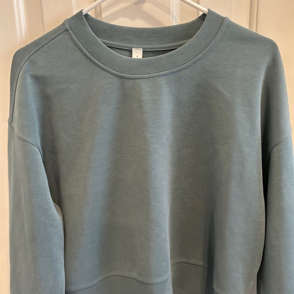 Lululemon cropped green sweatshirt